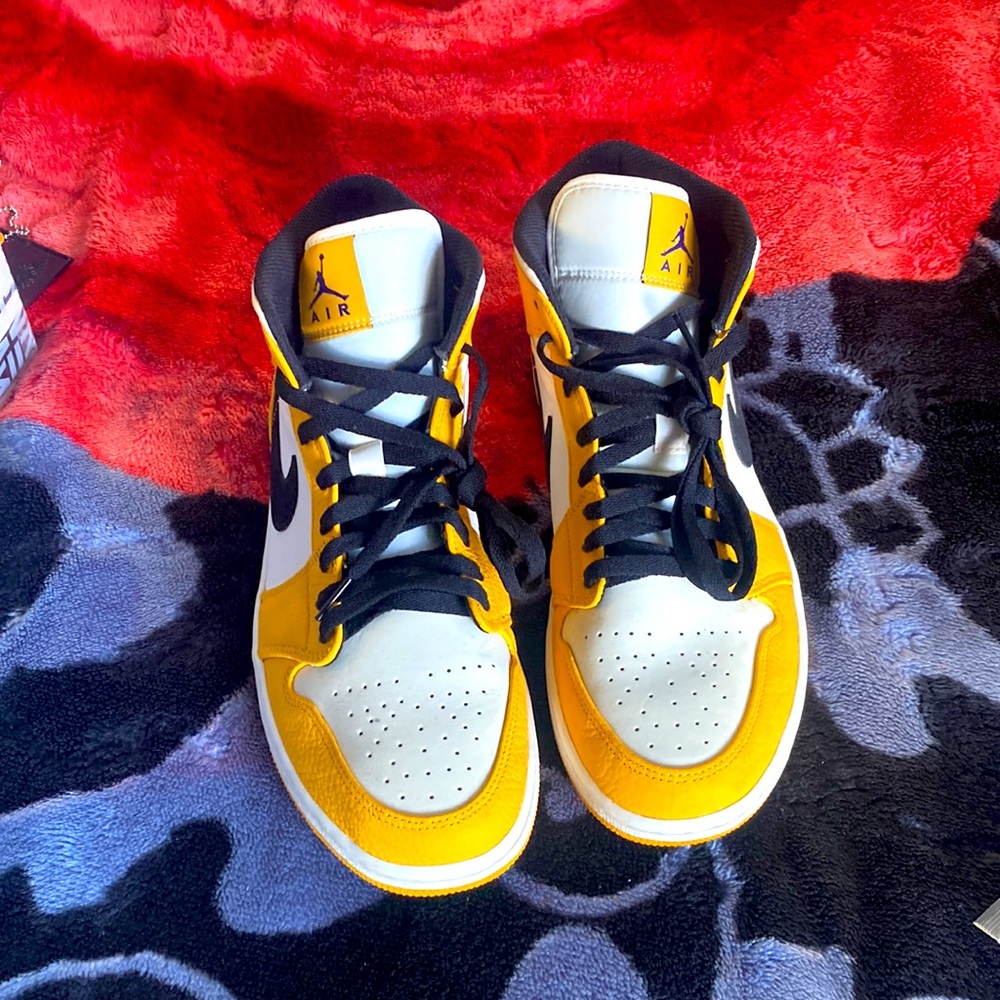 Jordan 1 Mid (Lakers)